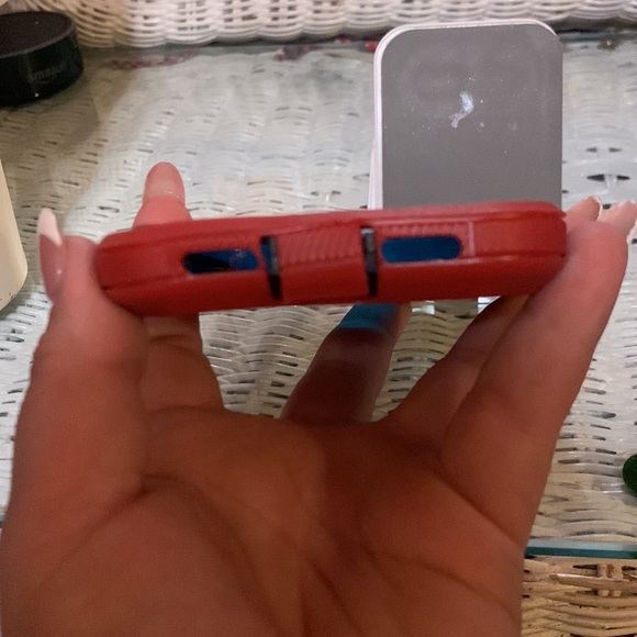 iPhone XR OutterBox case - Picture 3 of 8